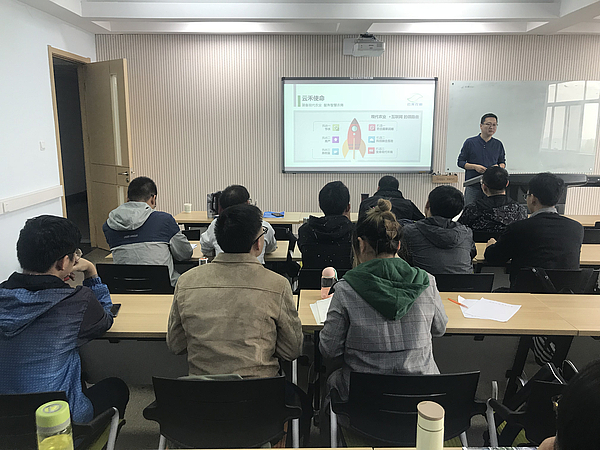 云禾農科負責人講解農業云及農業物聯網項目案例.jpg 云禾農科負責人講解農業云及農業物聯網項目案例.jpg