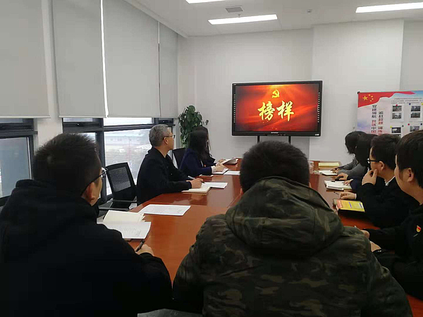 觀看《榜樣》3.jpg 觀看《榜樣》3.jpg